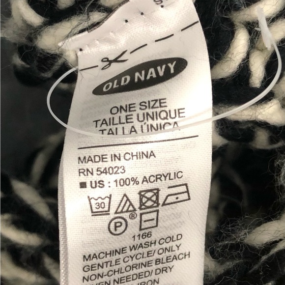 Circle Scarf Old Navy, Super Soft & Warm. Blk/White. - Picture 4 of 4